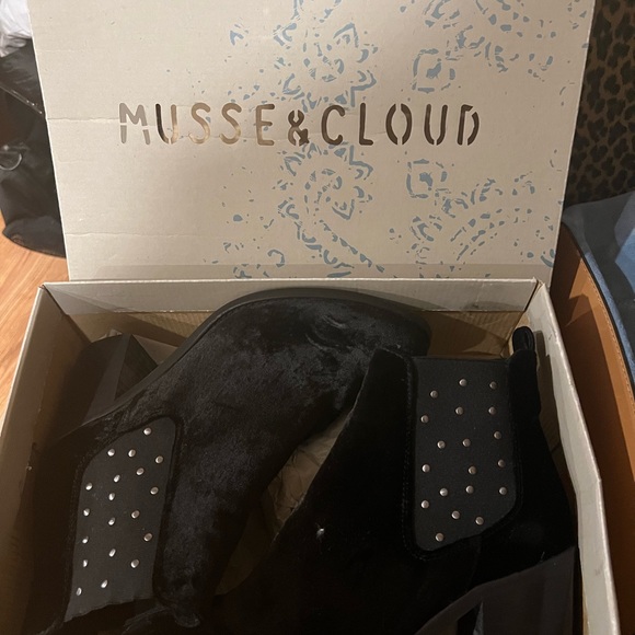 MUSSE & CLOUD BLACK VELVET SILVER STUDDED CHUNKY HEEL ANKLE BOOTIES SIZE… - Picture 4 of 7